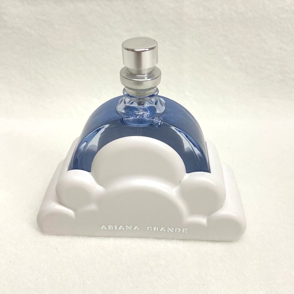 Cloud by Ariana Grande 1 oz/ 30 ml EDP Perfume for Women.